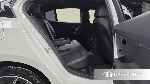 BMW 5 Series (G60) 2025 Белый из Кореи, фото 3