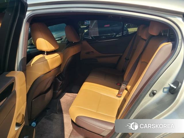 Lexus ES 2021 Серебристо-серый из Китая, фото 3