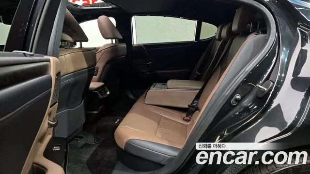 Lexus ES300h 7th generation 2023 Черный из Кореи, фото 3