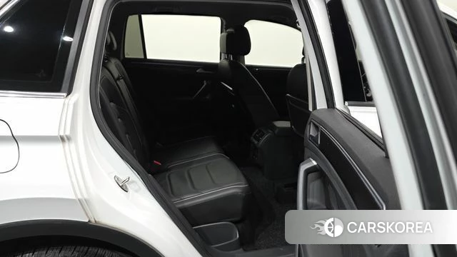 Volkswagen Tiguan second Generation 2020 Белый из Кореи, фото 3