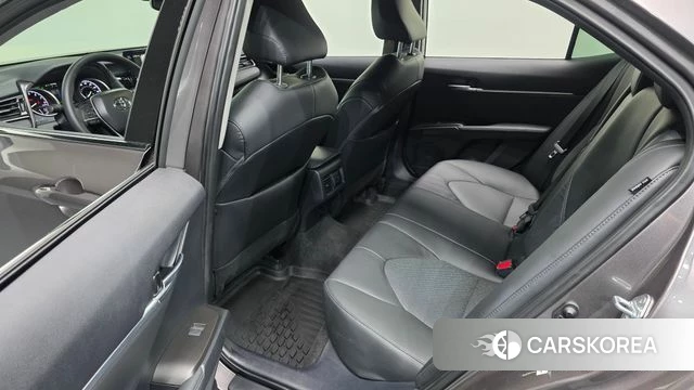 Toyota Camry (XV70) 2024 Серый из Кореи, фото 3