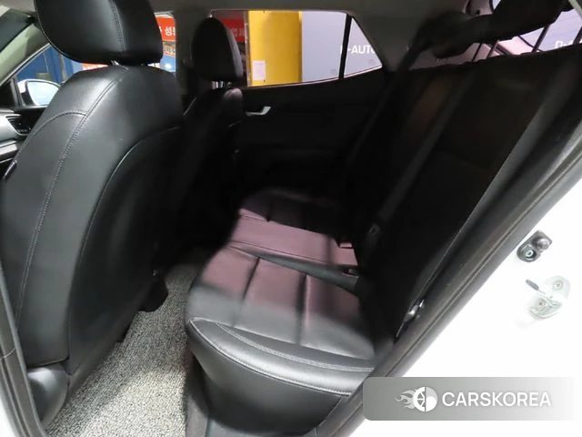 Kia Stonic 2018 Белый из Кореи, фото 3