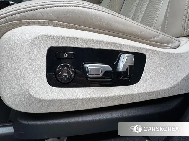 BMW X7 (G07) 2022 Белый из Кореи, фото 3