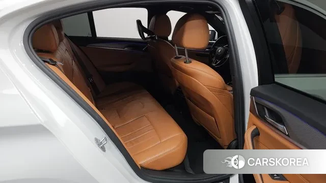 BMW 5 Series (G30) 2018 Белый из Кореи, фото 3