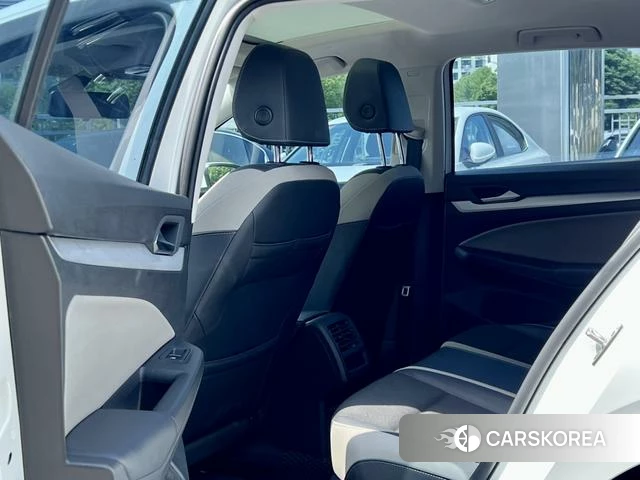 Volkswagen Golf 2024 Белый из Китая, фото 3