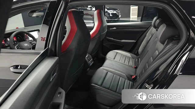 Volkswagen Golf 8th Generation 2023 Черный из Кореи, фото 3