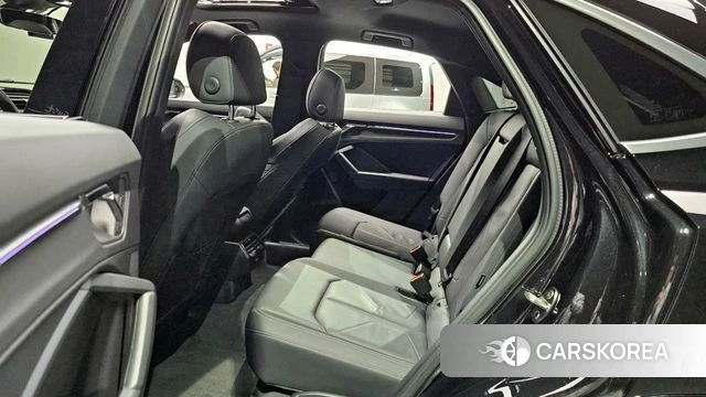 Audi Q3 (F3) 2023 Черный из Кореи, фото 3