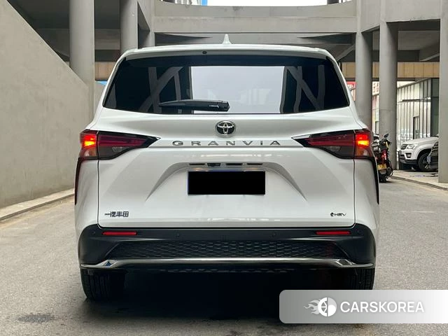 Toyota Grevia 2025 Белый из Китая, фото 3