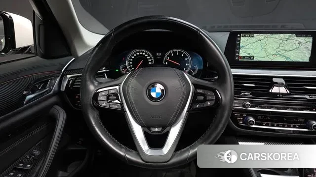 BMW 5 Series (G30) 2018 Белый из Кореи, фото 3