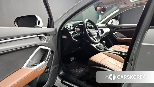 Audi Q3 (F3) 2023 Белый из Кореи, фото 3