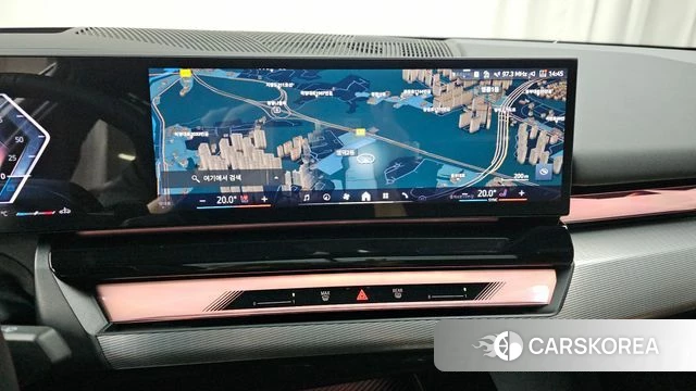 BMW 5 Series (G60) 2025 Черный из Кореи, фото 3