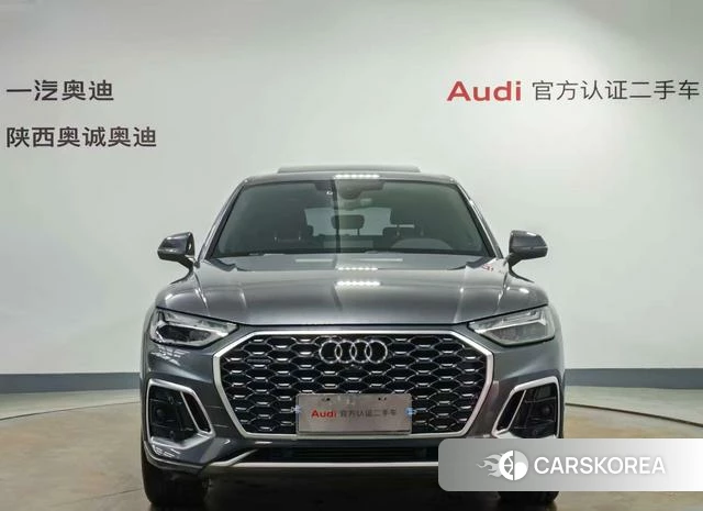 Audi Q5L Sportback 2021 Темно-серый из Китая, фото 3