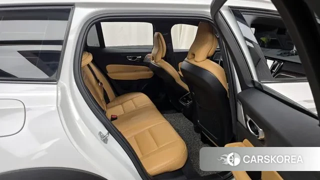 Volvo V60 Cross-Country 2nd Generation 2021 Белый из Кореи, фото 3