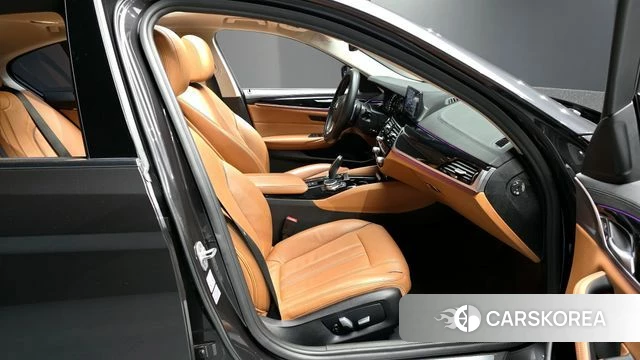 BMW 5 Series (G30) 2018 Серый из Кореи, фото 3