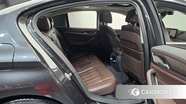 BMW 5 Series (G30) 2021 Черный из Кореи, фото 3