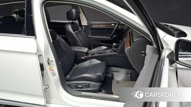 Volkswagen Passat GT (B8) 2018 Белый из Кореи, фото 3