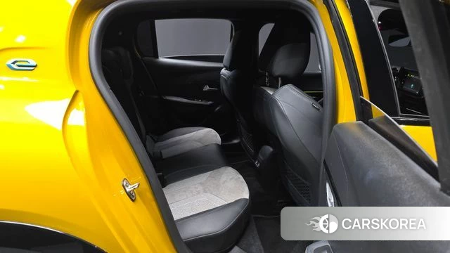 Peugeot e-208 second Generation 2021 Желтый из Кореи, фото 3