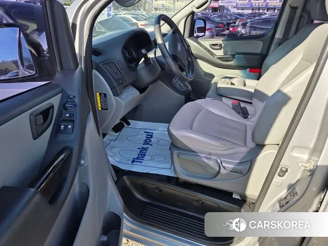 Hyundai Grand Starex 2018 Серебристо-серый из Кореи, фото 3