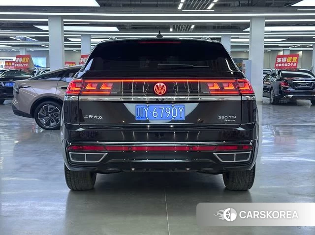 Volkswagen Tourang 2024 Черный из Китая, фото 3