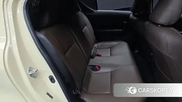 Toyota Prius C 2018 Жемчужный цвет из Кореи, фото 3