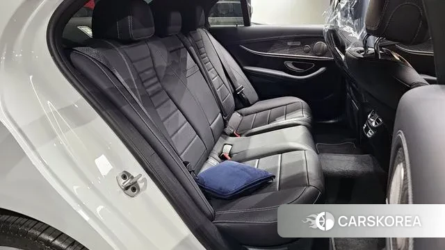 Mercedes-Benz E-Class W213 2022 Белый из Кореи, фото 3