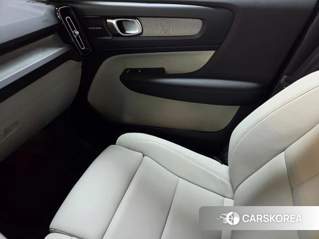 Volvo XC40 2026 Белый из Кореи, фото 3