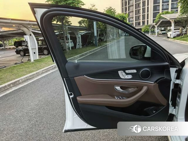 Mercedes-Benz E-class 2021 Белый из Китая, фото 3