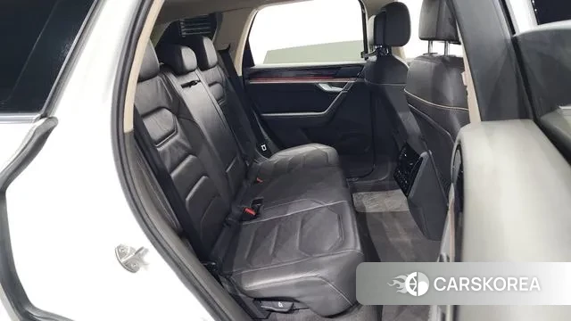 Volkswagen Touareg 3rd generation 2020 Белый из Кореи, фото 3