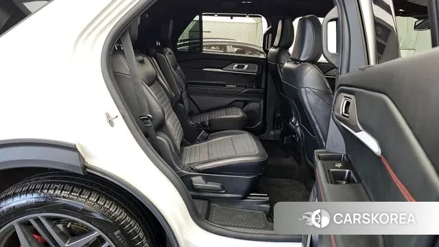 Ford Explorer 6th Generation 2025 Белый из Кореи, фото 3