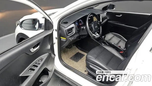 Kia Stonic 2018 Белый из Кореи, фото 3