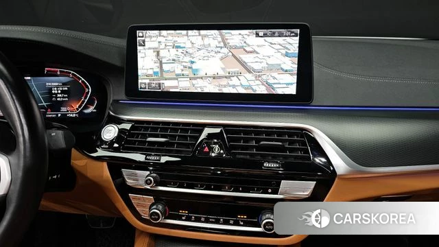 BMW 5 Series (G30) 2023 Белый из Кореи, фото 3