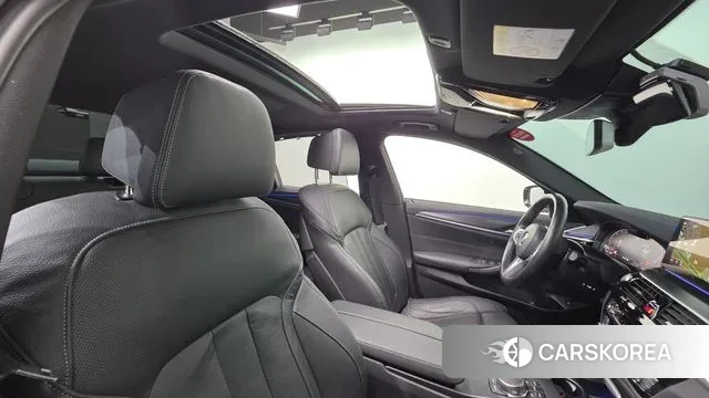 BMW 5 Series (G30) 2023 Белый из Кореи, фото 3