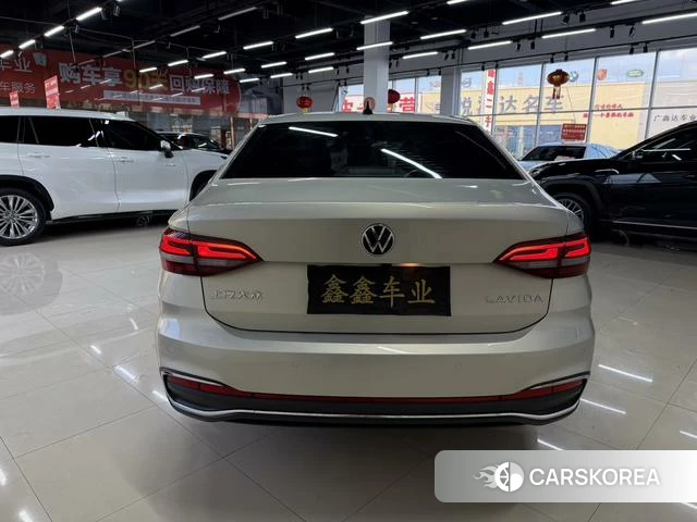 Volkswagen Lavida 2023 Серебристо-серый из Китая, фото 3