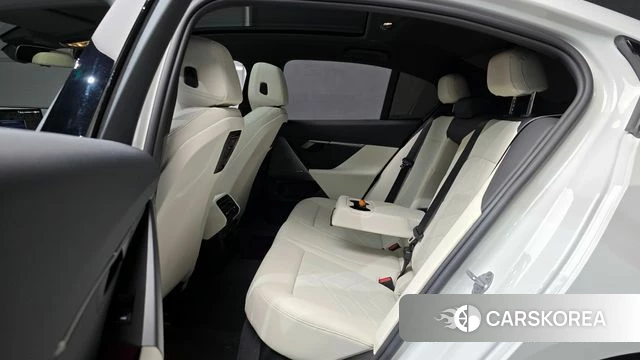 BMW 5 Series (G60) 2025 Белый из Кореи, фото 3