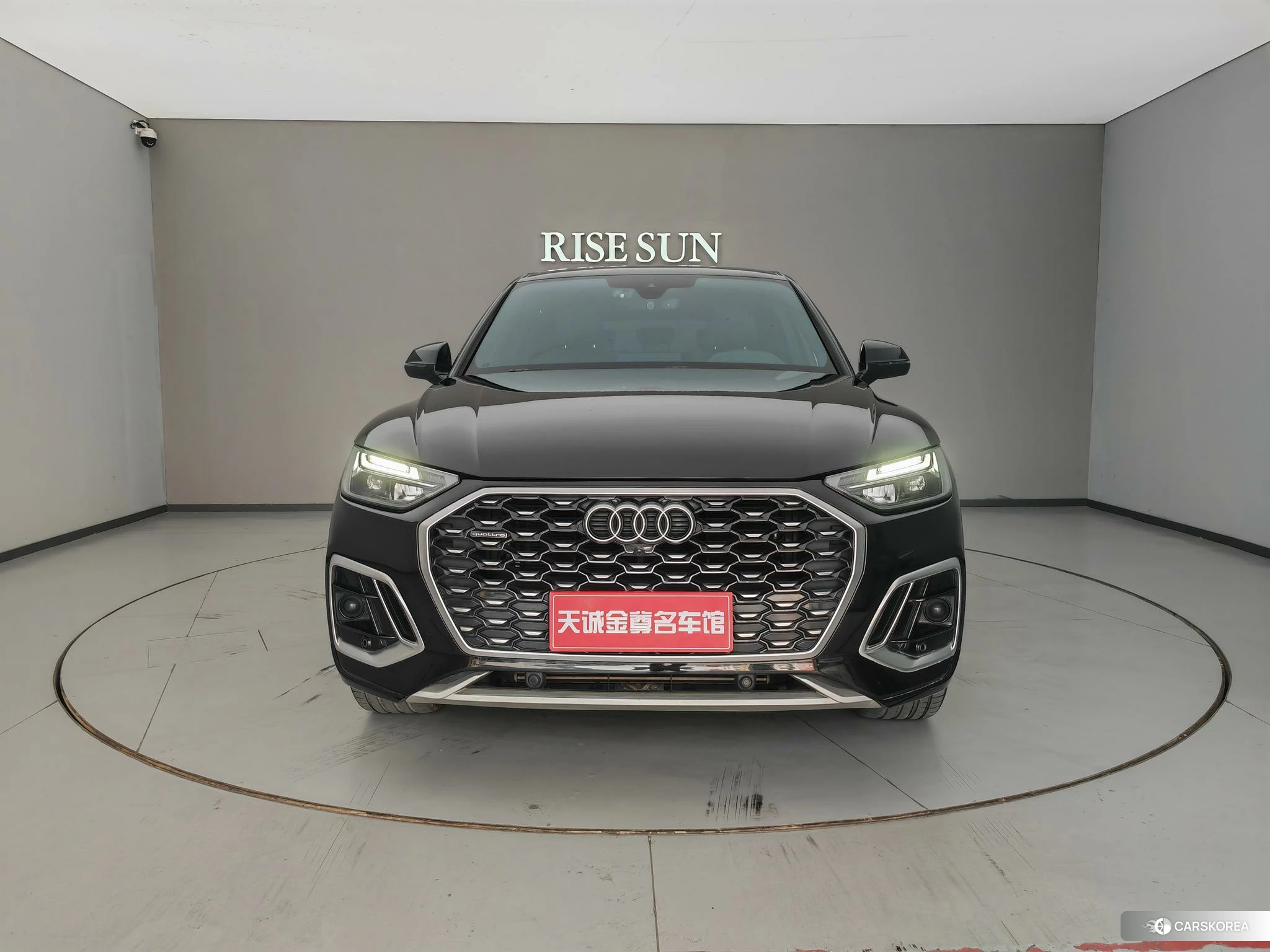 Audi Q5L 2021 Черный из Китая, фото 3