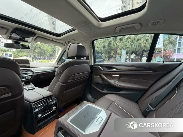 BMW 5 series 2023 Черный из Китая, фото 3