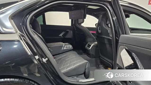 BMW 7 Series (G70) 2023 Черный из Кореи, фото 3