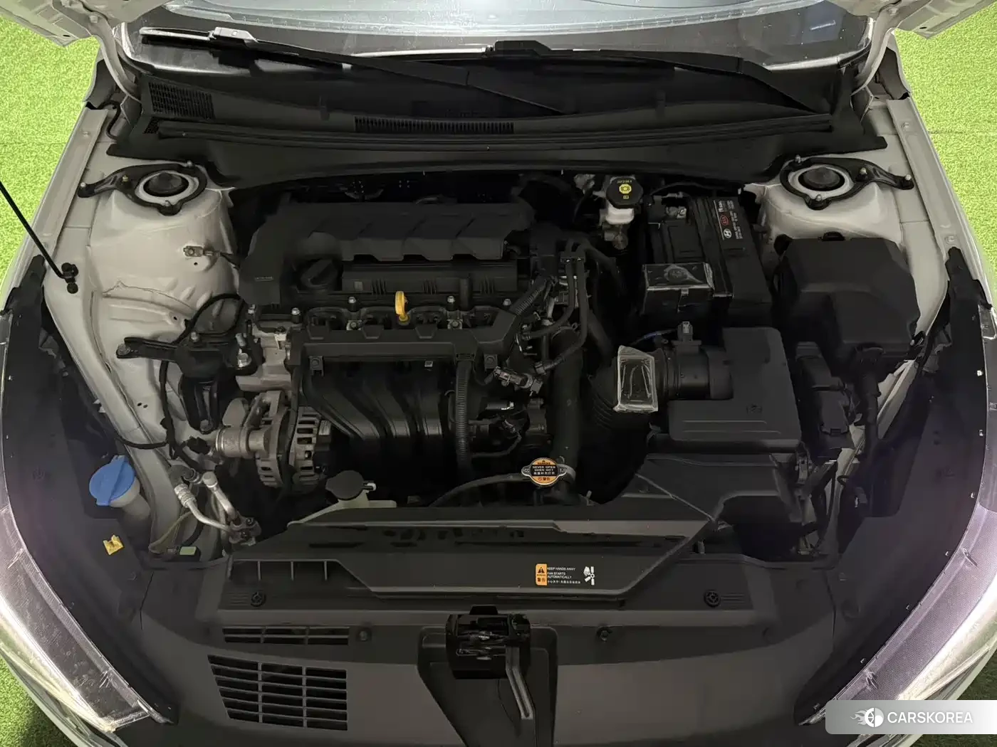 Hyundai Elantra 2023 Белый из Китая, фото 3