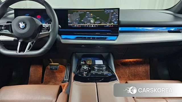 BMW 5 Series (G60) 2024 Черный из Кореи, фото 3