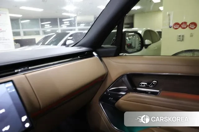 Land Rover Range Rover 5th Generation 2023 Золотой из Кореи, фото 3