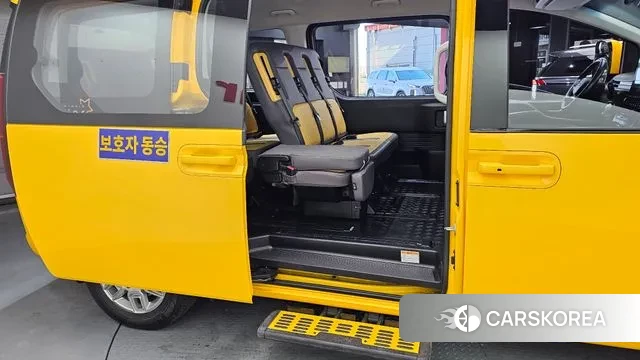 Hyundai Staria 2024 Желтый из Кореи, фото 3