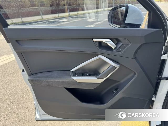 Audi Q3 2022 Белый из Китая, фото 3