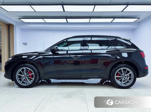 Audi Q5L 2024 Черный из Китая, фото 3