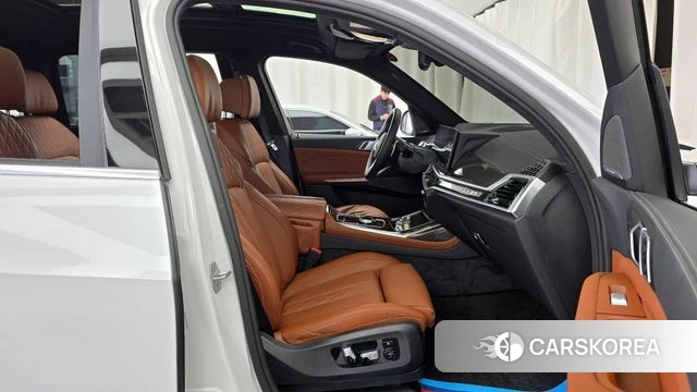 BMW X7 (G07) 2025 Белый из Кореи, фото 3