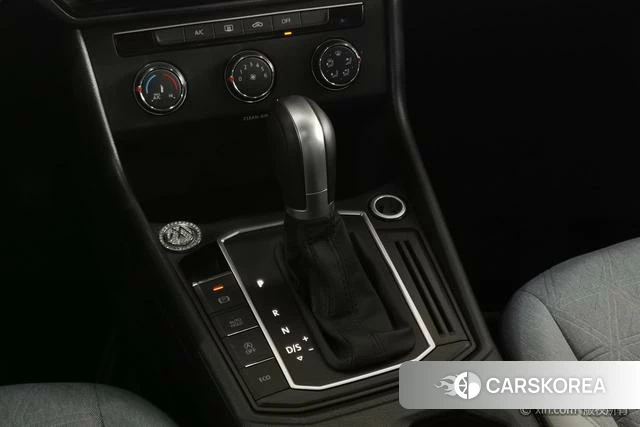 Volkswagen Lavida 2024 Белый из Китая, фото 3