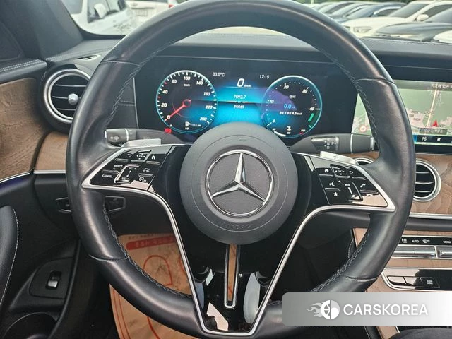 Mercedes-Benz E-Class W213 2022 Белый из Кореи, фото 3