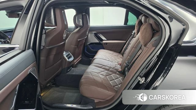 BMW 7 Series (G70) 2023 Черный из Кореи, фото 3