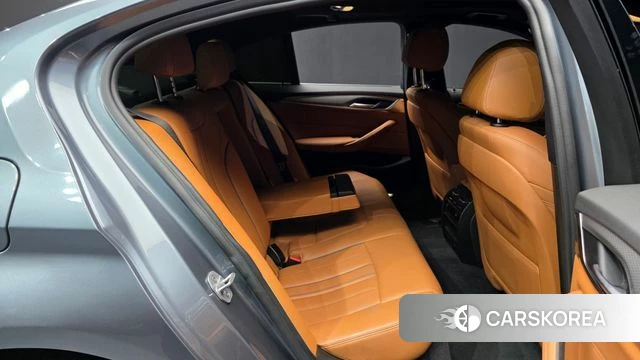 BMW 5 Series (G30) 2018 Серый из Кореи, фото 3