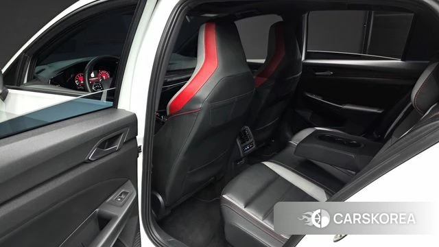 Volkswagen Golf 8th Generation 2024 Белый из Кореи, фото 3