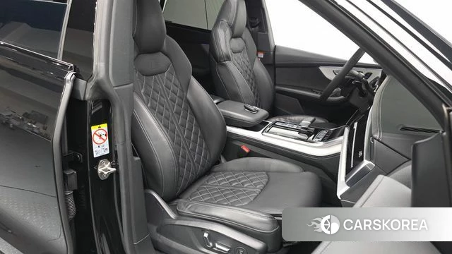 Audi Q8 (4M) 2023 Черный из Кореи, фото 3